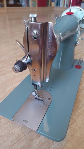 Máquina de coser antigua Alfa 43 Classic