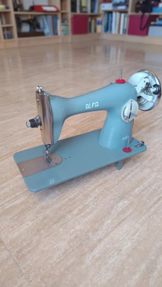 Máquina de coser antigua Alfa 43 Classic
