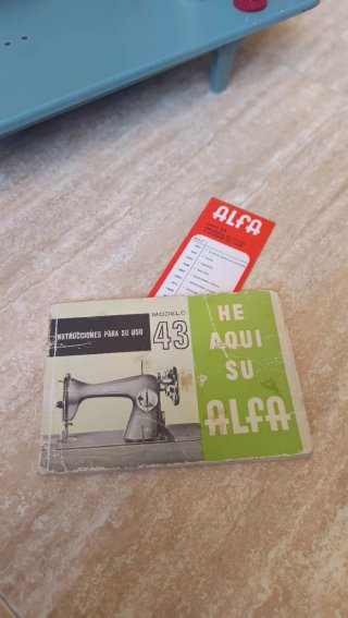 Máquina de coser antigua Alfa 43 Classic