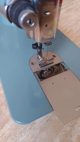 Máquina de coser antigua Alfa 43 Classic