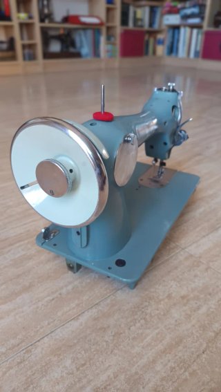 Máquina de coser antigua Alfa 43 Classic