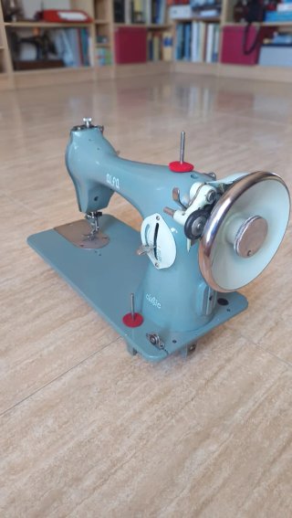 Máquina de coser antigua Alfa 43 Classic