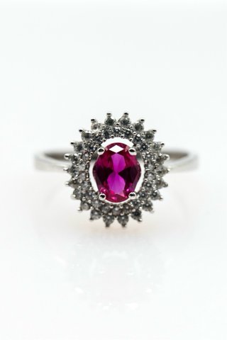 Anillo Oro Blanco 18k Rubí y Circonitas