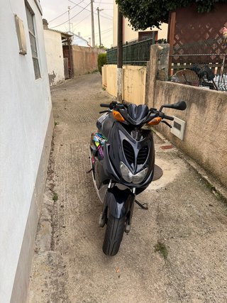 Yamaha Aerox Negra