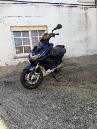 Yamaha Aerox Negra
