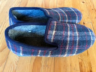 Zapatillas de casa a cuadros talla 42