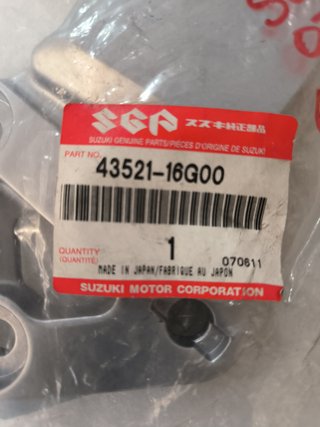 Soporte estribera del. izq. Suzuki SV 650/1000 03-
