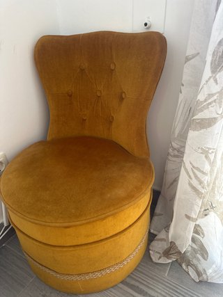 Silla decorativa terciopelo amarillo