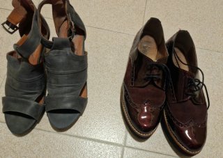 Lote 2 pares zapatos: tacones y Oxford
