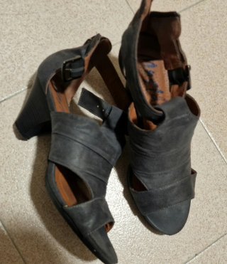 Lote 2 pares zapatos: tacones y Oxford