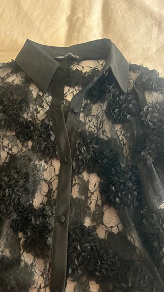 Camisa Zara Transparencias Flores Negra Talla S