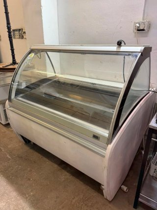 Expositor refrigerado curvo