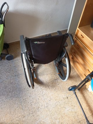 Silla ruedas marca Breezy para adultos