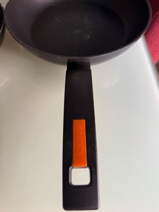 Sartén Sartemes Negra y Plateada Marca Monix