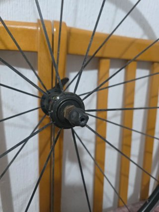 Rueda delantera Mavic Aksium 700