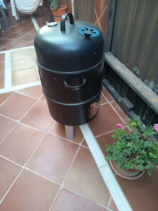 Barbacoa ahumadora negra y azul