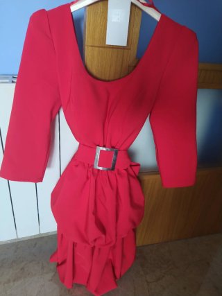 Vestido rojo con cinturón