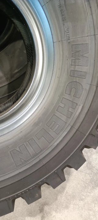 Rueda Michelin 16.00 R20X22 tacos camión