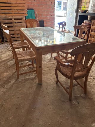 Mesa comedor madera y 6 sillas de enea