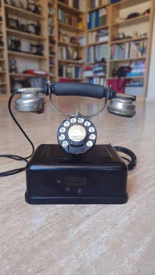 Teléfono antiguo Standard Eléctrica