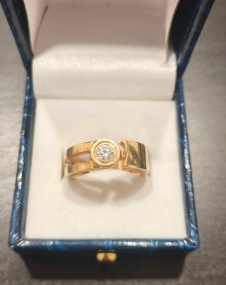 Anillo Oro 18K con Diamante