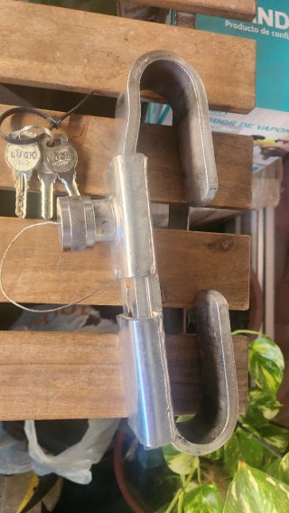 Candado para remolque con llaves