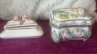 Lote de figuras y cajas de porcelana