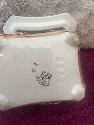 Lote de figuras y cajas de porcelana