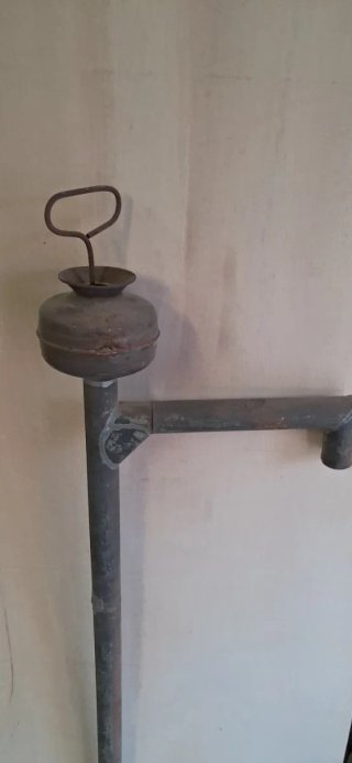 Bomba de hierro antigua