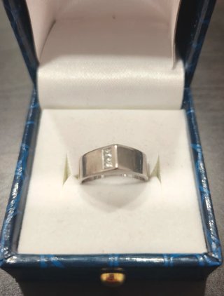 Anillo Oro 18K con Diamantes
