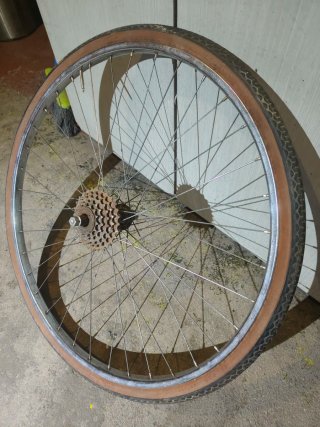 Rueda trasera bici antigua