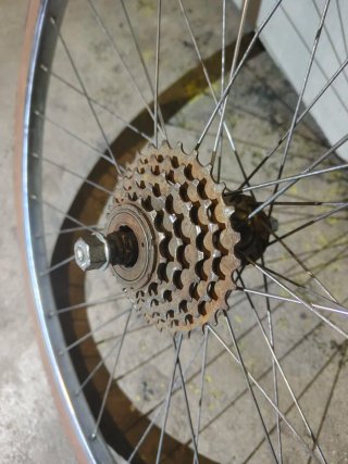Rueda trasera bici antigua