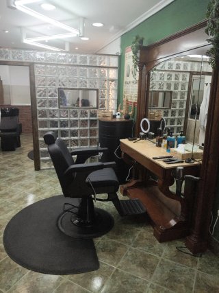 Alquilo silla / sillón de barbería / peluquería.