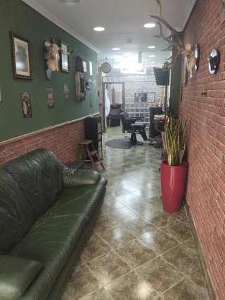 Alquilo silla / sillón de barbería / peluquería.