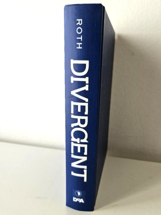 Divergent della serie Divergent, di Veronica Roth