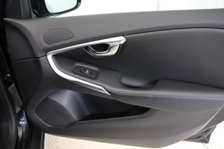 Volvo V40 Cross Country 2.0 T4 AWD Summum Auto