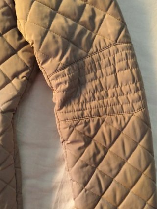 Chaquetón Cortefiel Beige con Cuello Piel.