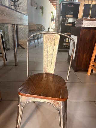 Sillas de comedor oscuras