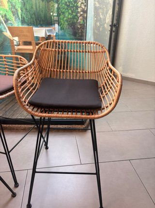 Sillas de comedor oscuras