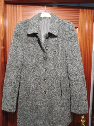 Abrigo de invierno gris
