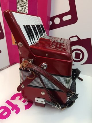 Acordeon hohner student IV N 40 bajos