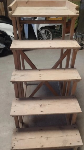 Escalera de madera antigua
