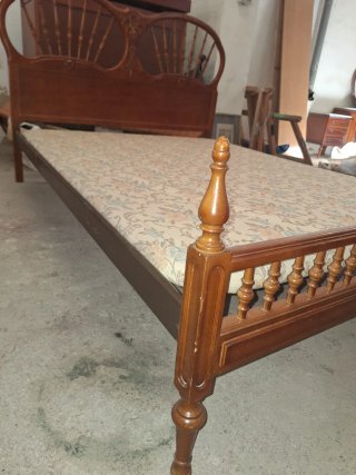 Dormitorio antiguo madera maciza
