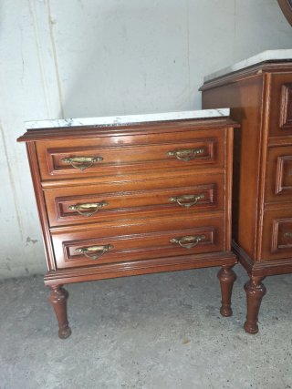 Dormitorio antiguo madera maciza