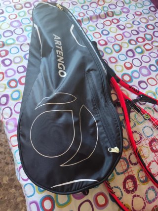 Raquetas de Tenis Rojas y Negras