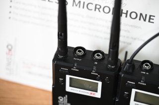 2 Micrófonos Inalámbricos UHF LENSGO LWM-33BC