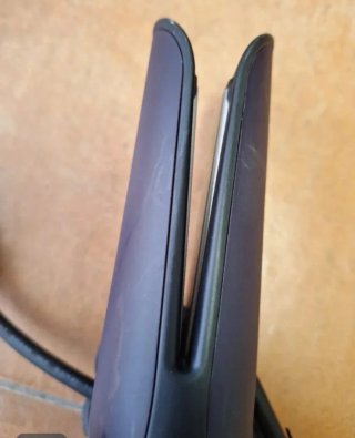 Plancha de pelo Philips morada y negra