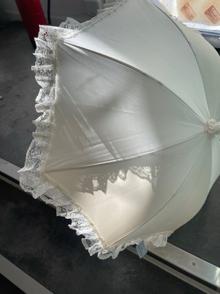 Sombrilla de novia con perlas