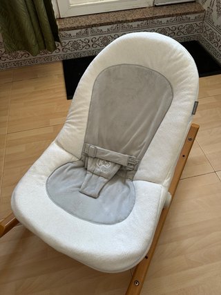 Hamaca bebé balancín madera y tela.
