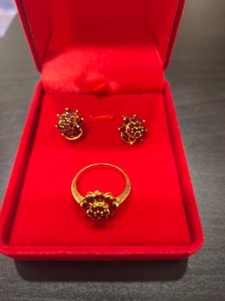 Conjunto oro 18K: Anillo y Pendientes